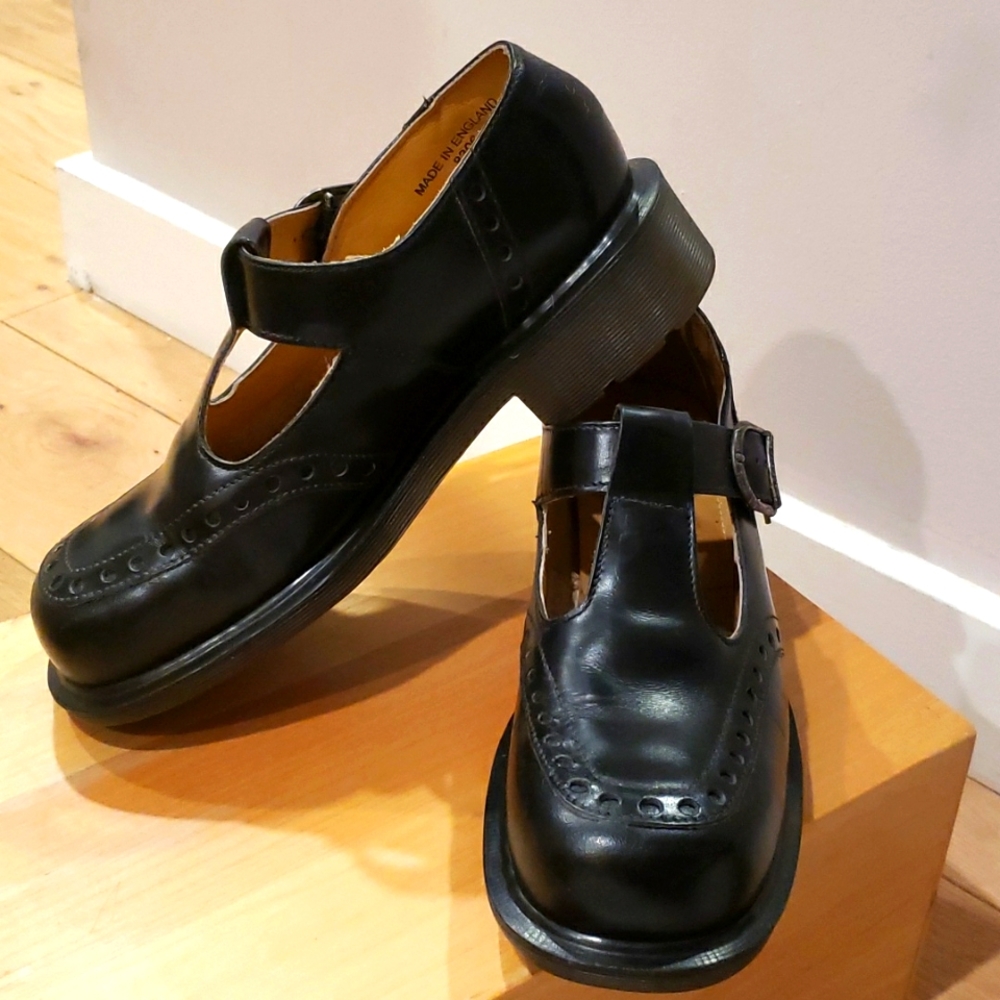 Rare vintage England 8306 black leather mary janes sz 8 U.S. 6 U.K.